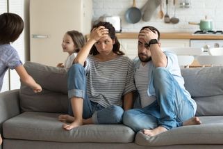 Děti a učitelé odpočívají, rodiče se hroutí. Za chvíli mají zase prázdniny, ale vám dochází dovolená - Proženy.cz